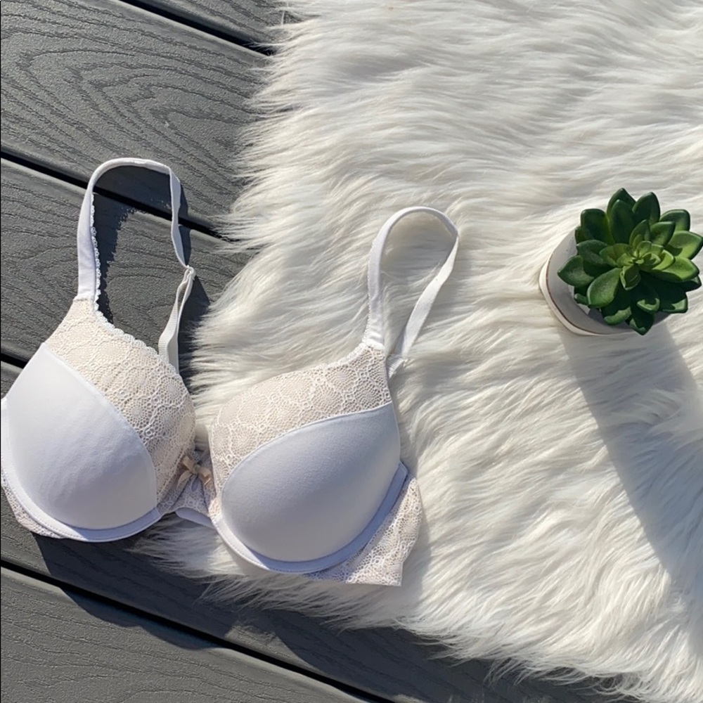 Victoria’s Secret body by Victoria bra
